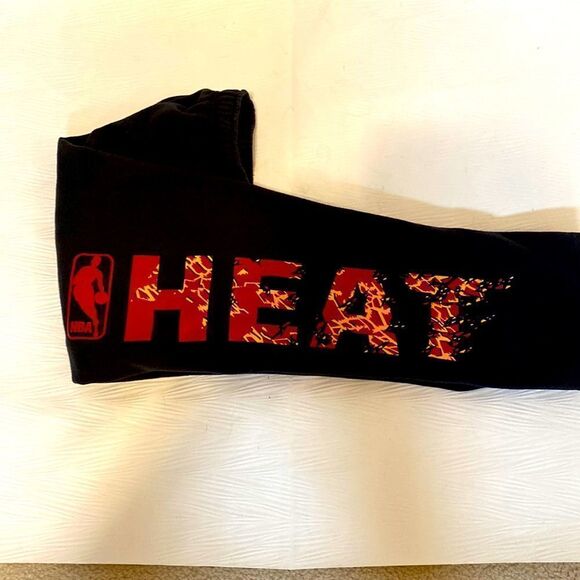 Adidas NBA Miami Heat Heavy Sweatpants with Logo Down Left Leg Size Medium - Picture 1 of 5